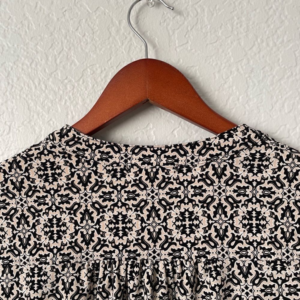 Woman’s size small dressbarn top - Picture 4 of 8